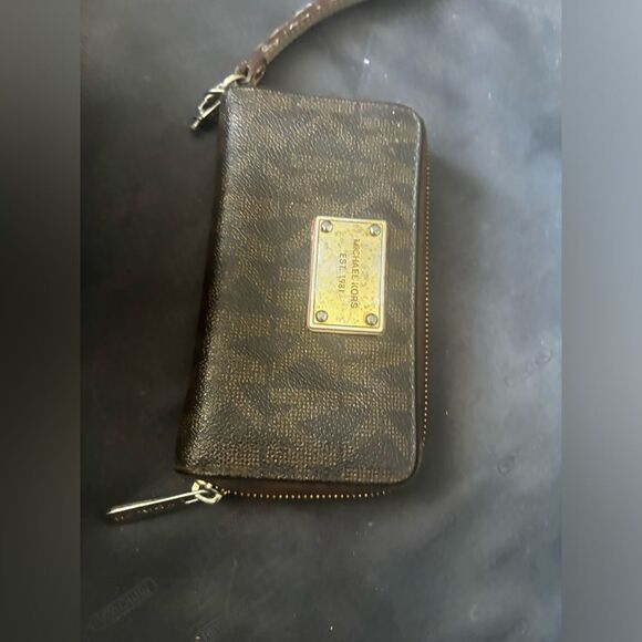 Michael Kors Wallet logo purse if wallet wristlet small purse handbag checkbook - Picture 1 of 6